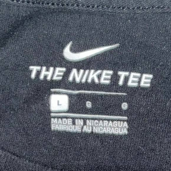 Nike Shirt Men’s Large Black With Red Swoosh Logo Athletic Short Sleeve T-Shirt - Picture 4 of 4